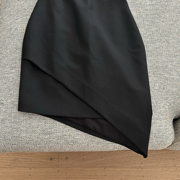 Asymmetrical black dress, size 0. - Picture 3 of 4